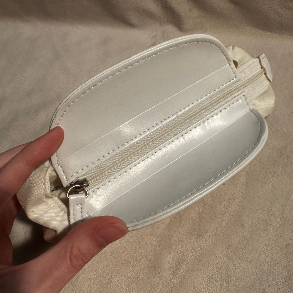 Christian Dior Parfums White Makeup Bag EUC - Picture 8 of 16